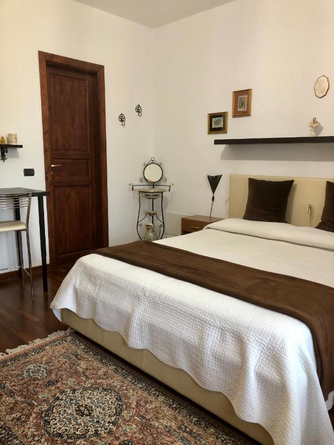 B&B Roomantic & Piscina Idromassaggio 체팔루 외부 사진
