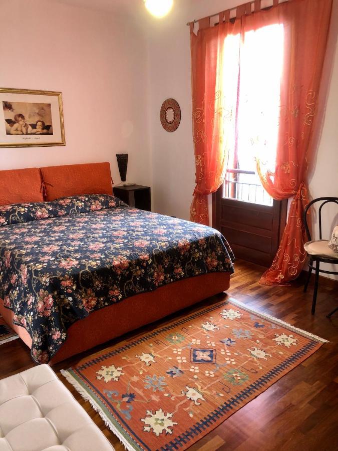 B&B Roomantic & Piscina Idromassaggio 체팔루 외부 사진
