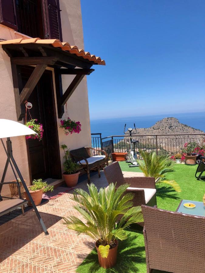 B&B Roomantic & Piscina Idromassaggio 체팔루 외부 사진