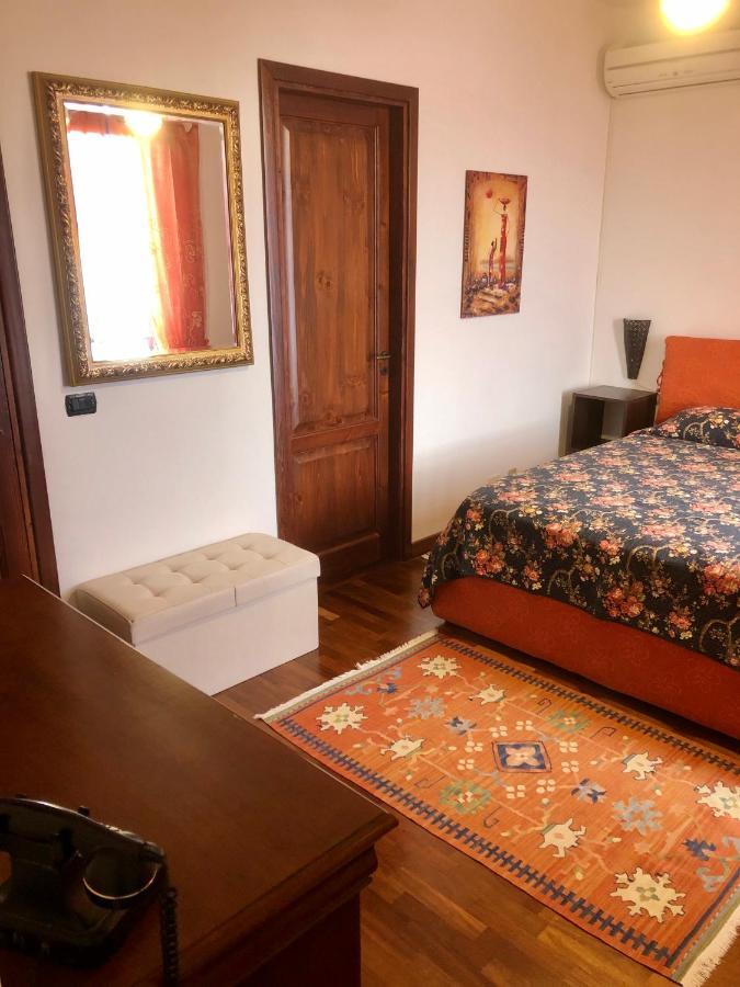 B&B Roomantic & Piscina Idromassaggio 체팔루 외부 사진