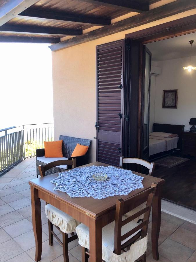 B&B Roomantic & Piscina Idromassaggio 체팔루 외부 사진