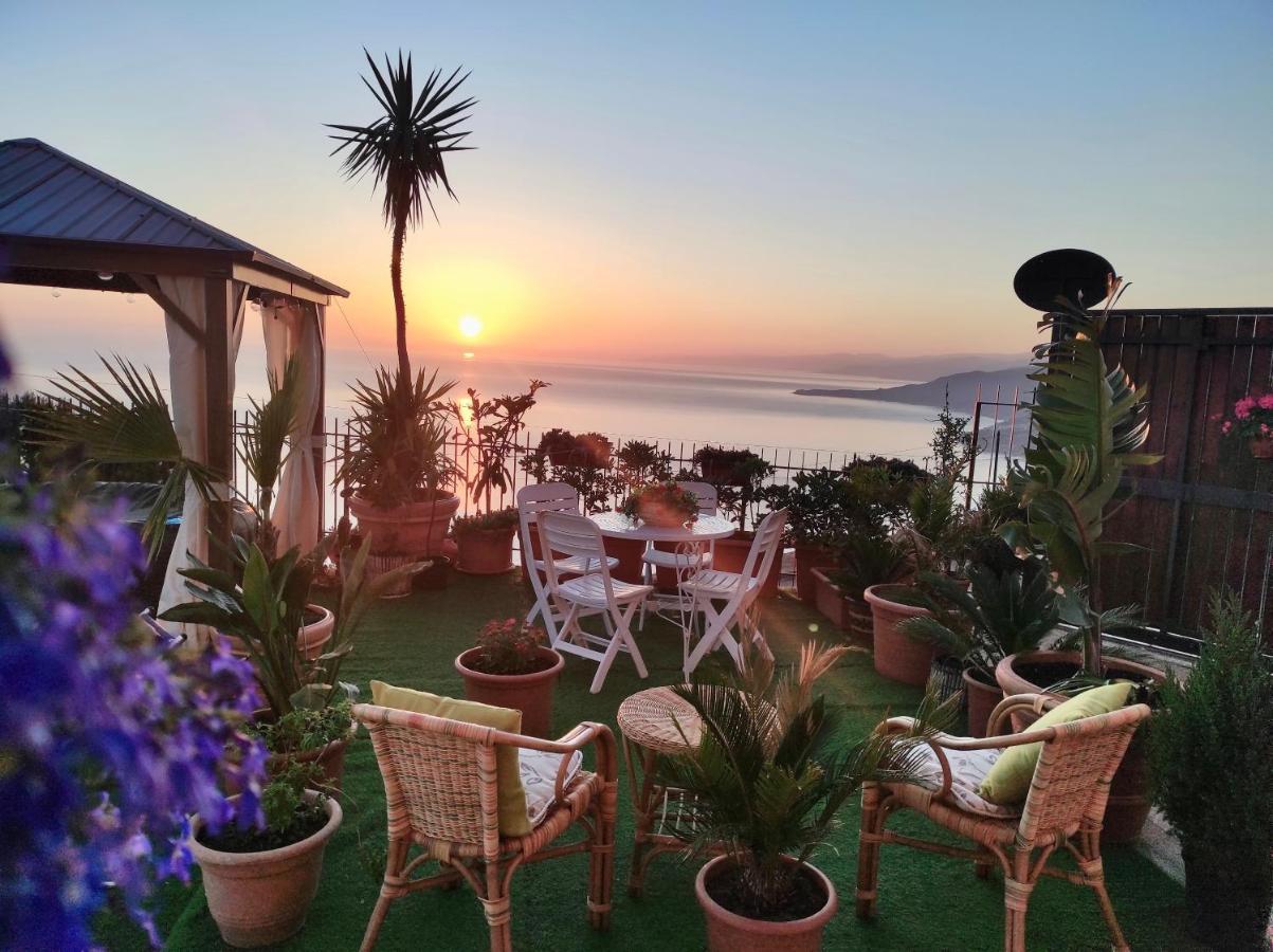 B&B Roomantic & Piscina Idromassaggio 체팔루 외부 사진