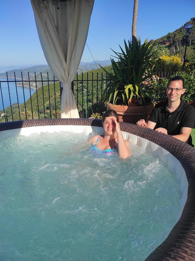 B&B Roomantic & Piscina Idromassaggio 체팔루 외부 사진