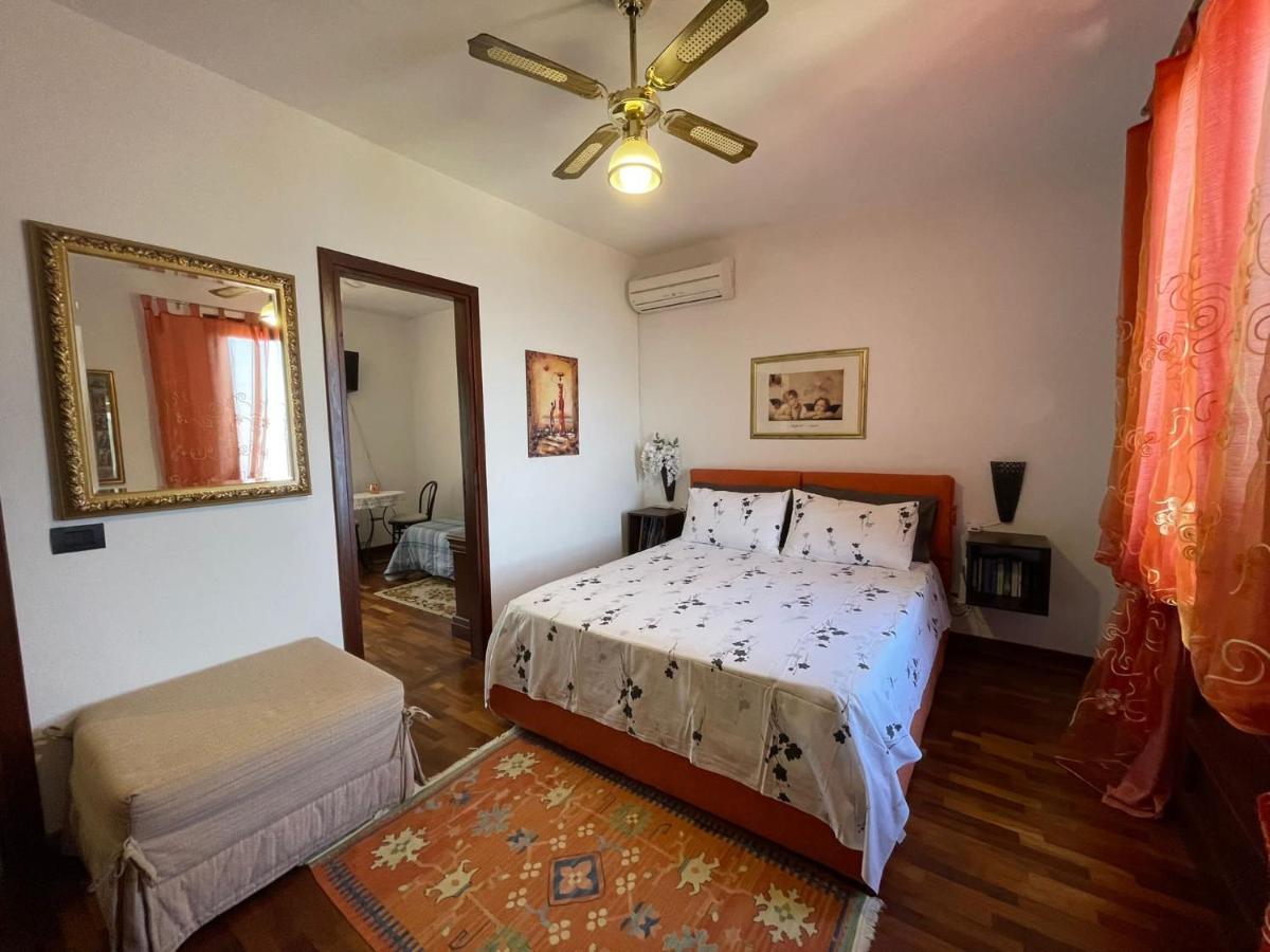B&B Roomantic & Piscina Idromassaggio 체팔루 외부 사진