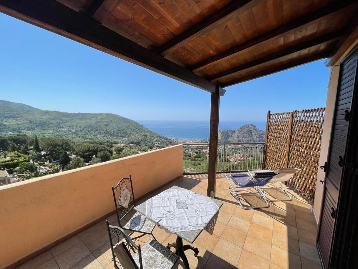 B&B Roomantic & Piscina Idromassaggio 체팔루 외부 사진